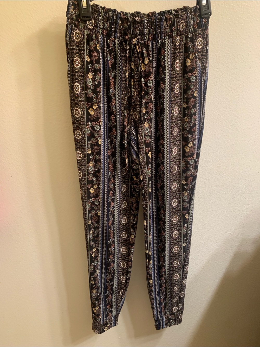 Mudd Women's Black Floral Stripe Drawstring Joggers